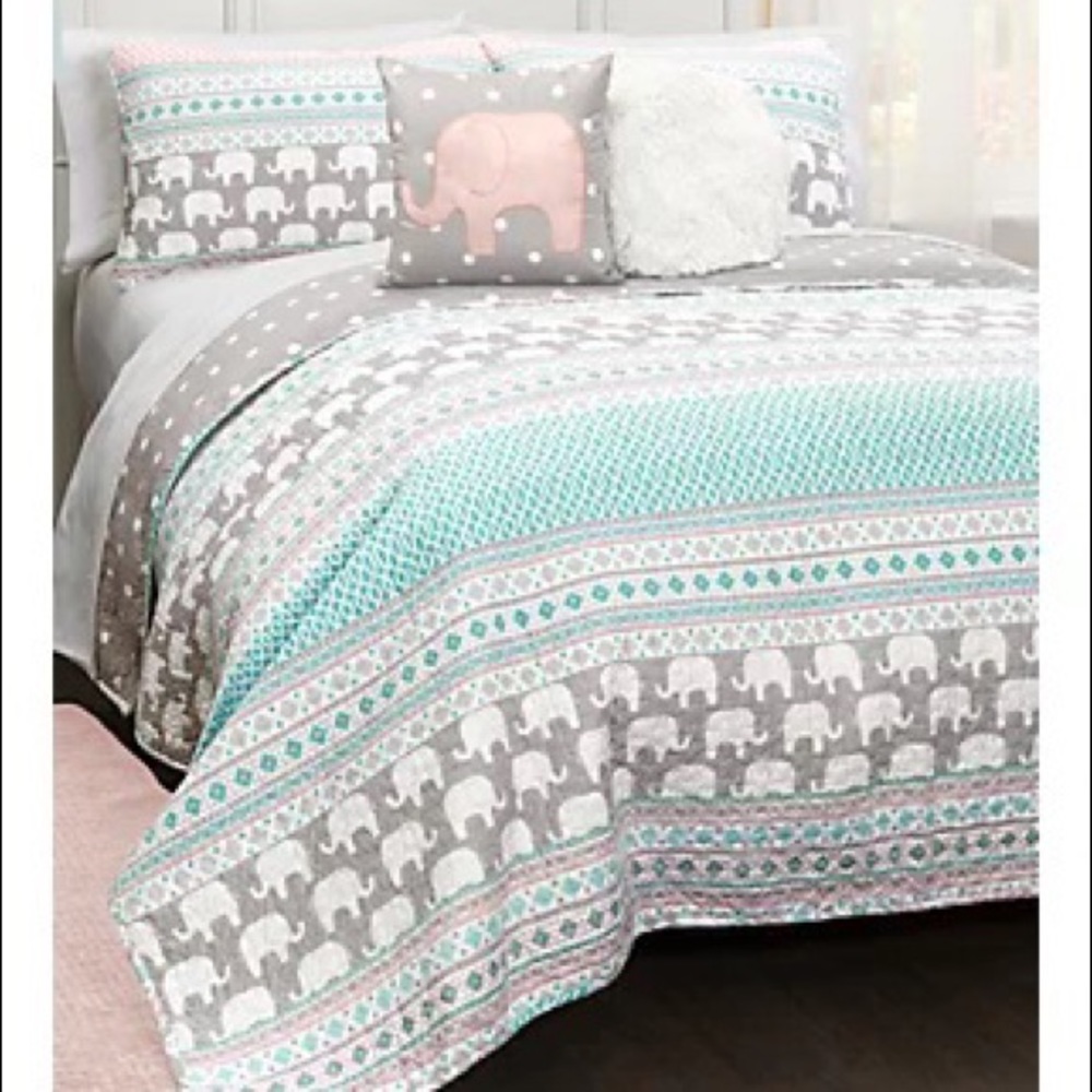 Queen elephant reversible quilt